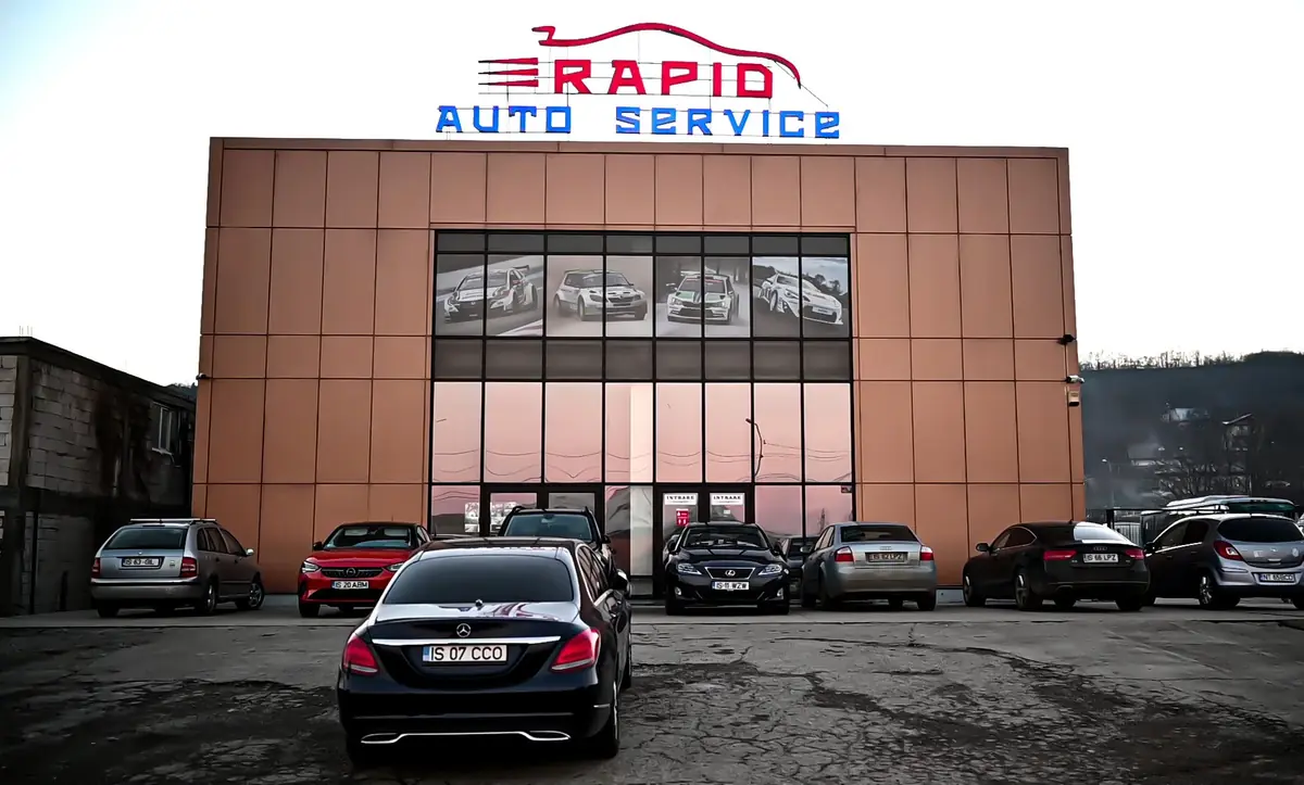 Clădirea Rapid Auto Service de pe Strada Cicoarei 2F din Iași